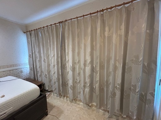 ⓵ニトリ遮光、遮熱1級カーテン