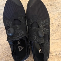 スニーカー黒色