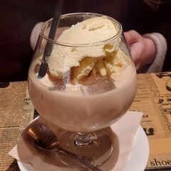 女の子と遊べる店に同行してくれる方！
