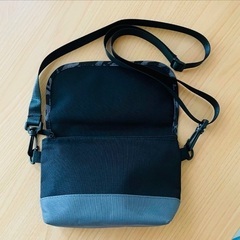 【超美品】YAKPAK(ヤックパック) メッセンジャーバッグ　モノクロカモフラ柄の画像