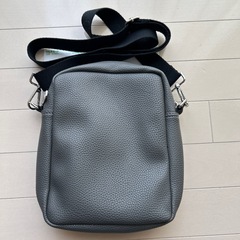 Ikka シュリンクショルダーバッグの画像