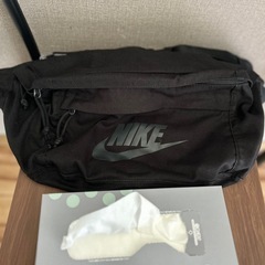 ナイキ ボディバックの画像