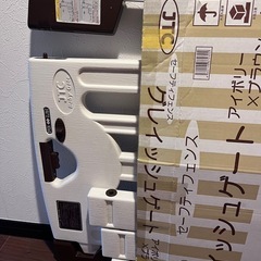 ③セーフティゲート　
グレイッシュベビーゲートの画像