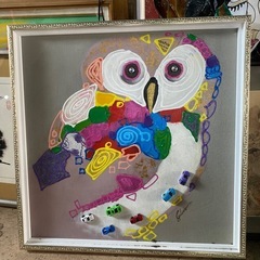 カラフルなフクロウのオイルペイントアート作品