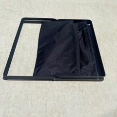 カフェにあるような手荷物置きの画像