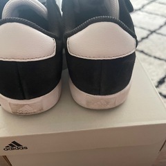 キッズシューズ18㎝
【adidas】の画像