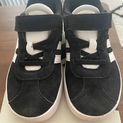 キッズシューズ18㎝
【adidas】の画像