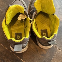 UGG キッズ男女用スニーカー20センチの画像