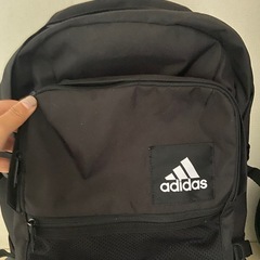 adidasリュックの画像