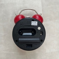 目覚まし時計　赤　ニトリの画像