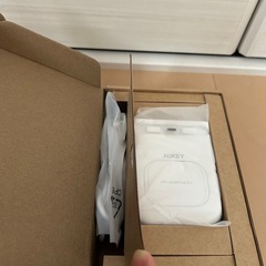 ワイヤレス充電器 スマホ充電 スタンド イヤホン充電 使用僅か新品同様 Qiの画像