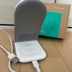 ワイヤレス充電器 スマホ充電 スタンド イヤホン充電 使用僅か新品同様 Qiの画像