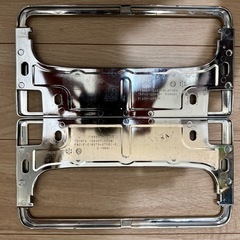 TOYOTA純正ナンバープレートフレーム（ゴールド）の画像
