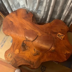 木製テーブルの画像