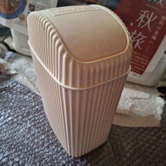 白いごみ箱美品