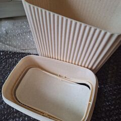 白いごみ箱美品の画像