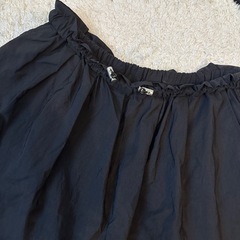新品美品　ブラックスカートの画像