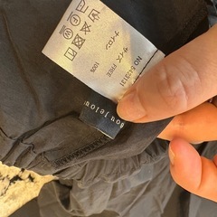 新品美品　ブラックスカートの画像