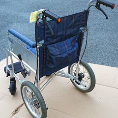 山口市、車イス￥5500/台🔴介助用🔴美品の画像