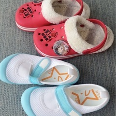 新品未使用品有　可愛い  子供用シューズ　呪術廻戦　キッズサンダル　キッズスリッパ　子ども靴　上靴　2足　19㎝、19.5cmの画像