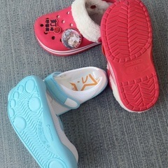 新品未使用品有　可愛い  子供用シューズ　呪術廻戦　キッズサンダル　キッズスリッパ　子ども靴　上靴　2足　19㎝、19.5cmの画像