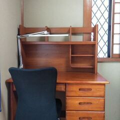 学習机　椅子付きの画像