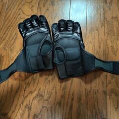 MMAグローブ 黒 オープンフィンガーの画像