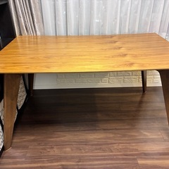 ウォールナット　木のテーブル　150x90cmの画像