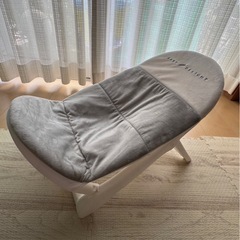 【ベイビーディライト】baby delight  クッシーネストクラウド | グレー | ベビーバスチェア ふわふわクッションでひんやりしない | 沐浴をサポート | シンク浴も | 洗濯機洗い可能なクッションの画像
