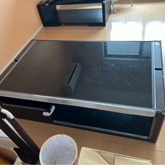 ガラスローテーブルの画像