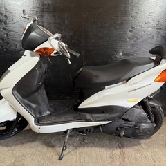 ★支払総額6.0万円★買取強化中！まずはカンタン無料査定から！ヤマハ シグナス1型 白 SE12J 外観良好！ 社外マフラー！ 社外ミラー！ バックレスト！ カスタムベースに♪の画像