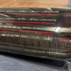 【値下げ】200系ハイエース　415コブラ煌LEDテールランプ　左面キズありの画像