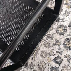 ★ジモティー割あり★ガラスPCデスク　BK　※キズ　ハガレ使用感あり　高さ(H)110.5×幅 (W)120× 奥行(D)56(cm)の画像