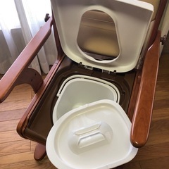 介護用品　家具調ポータブルトイレの画像