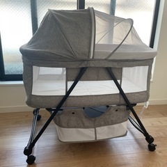 ベビーベッドの画像