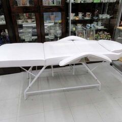 エステベッド 施術台 リクライニング 角度調節機能 ホワイト 白 サロン 美容 苫小牧西店の画像