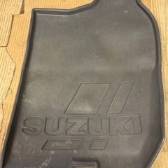 スズキのフロアマットの画像