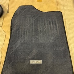 スズキのフロアマットの画像