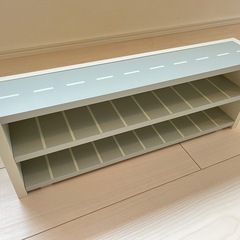 大人気 ミニカー収納棚 3cions スリーコインズ スリコ
