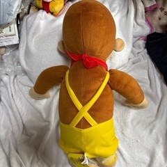 ユニバーサル　おさるのジョージぬいぐるみ　座った状態から頭まで40センチの画像
