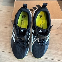 ⭐️新品⭐️adidas スニーカーの画像