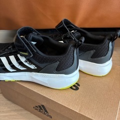 ⭐️新品⭐️adidas スニーカーの画像