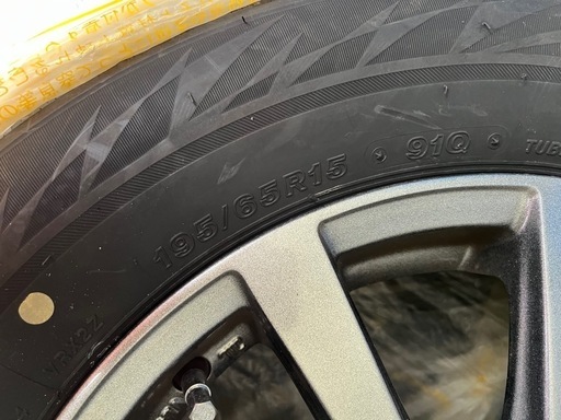 決まりました。直接引き取り希望　195/65R15   VRX2   ホイール付4本　2017年22週目製造（走行距離かなり少な目）