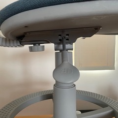 【安全&お洒落】安全ストッパー&足置き付き昇降自在椅子の画像