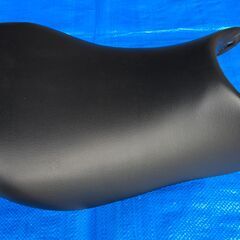 スズキ GIXXER ジクサー250 ※ジクサー150対応 純正シートのローシート加工品の画像