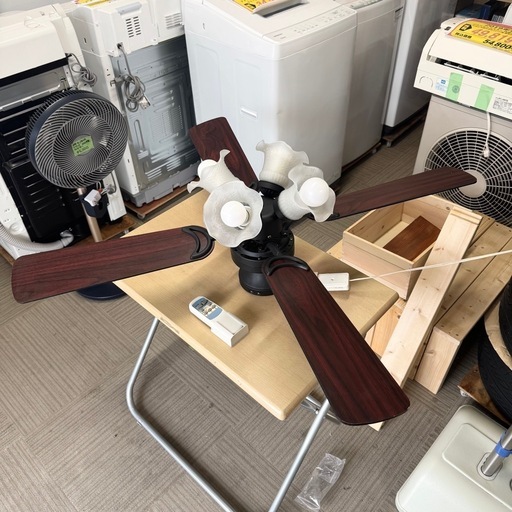 【美品‼️】定価21,800円♪ SIS株式会社 シーリングファンライト 照明器具 ガラスシェード 空調家電 リモコン付き♪