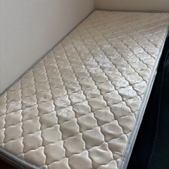 【引取可能な方】シングルベッド＋スプリングマットレスの画像