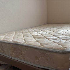 【引取可能な方】シングルベッド＋スプリングマットレスの画像
