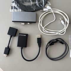 いろいろなコンセントやコネクタ類、マイクもありますの画像