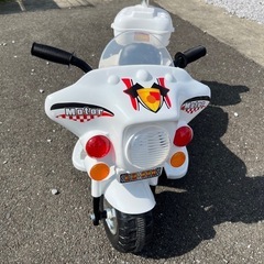 子供用　電動バイク　白バイの画像